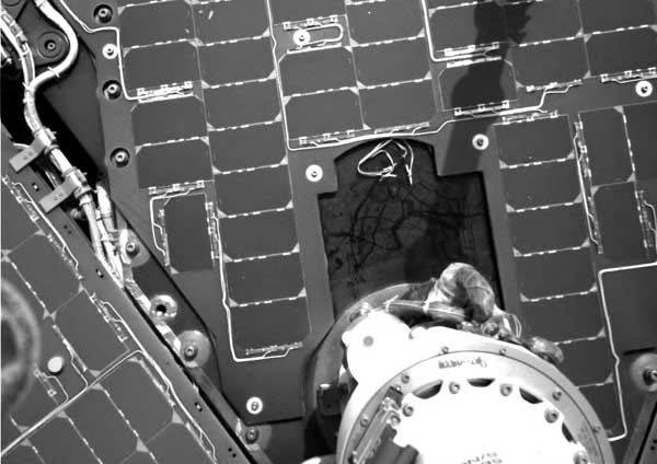 Spirit, cable tie dust tracks. Image credit NASA/JPL.