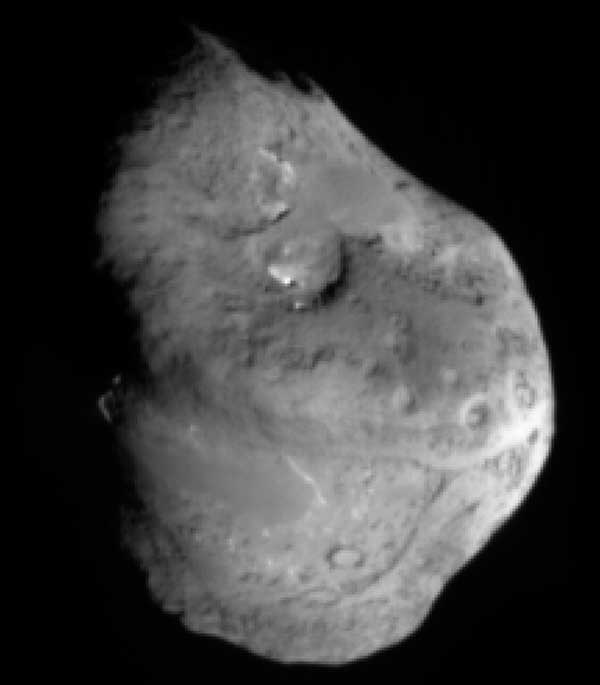 Temple 1 from impactor. About five minutes before impact. Image credit NASA/JPL/UMD.