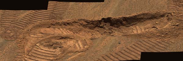 Rover tracks - true color. Image credit NASA/JPL.