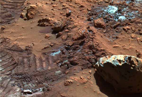 Sparkly dust. Image credit NASA/JPL.