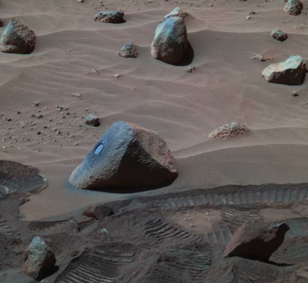 False color rock. Image credit NASA/JPL.